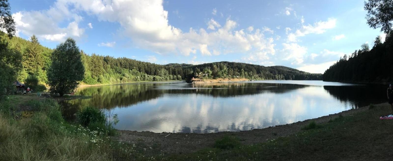 Pension Und Ferienwohnung Am Teich Schleiz Exterior foto